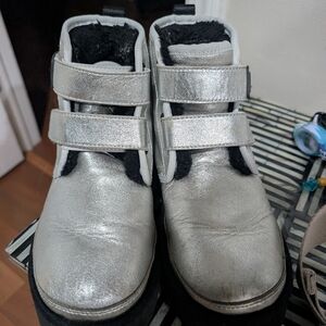 Girls Silver Platform Uggs